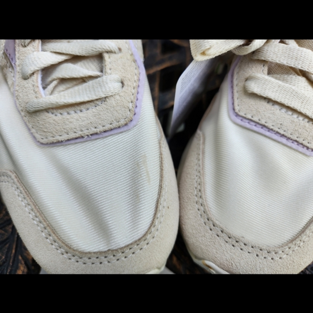 Women's Reebok Running Shoes - Picture 2 of 6
